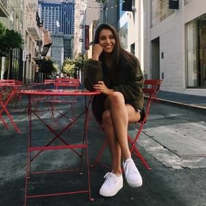 Meet your Posher, Vanessa